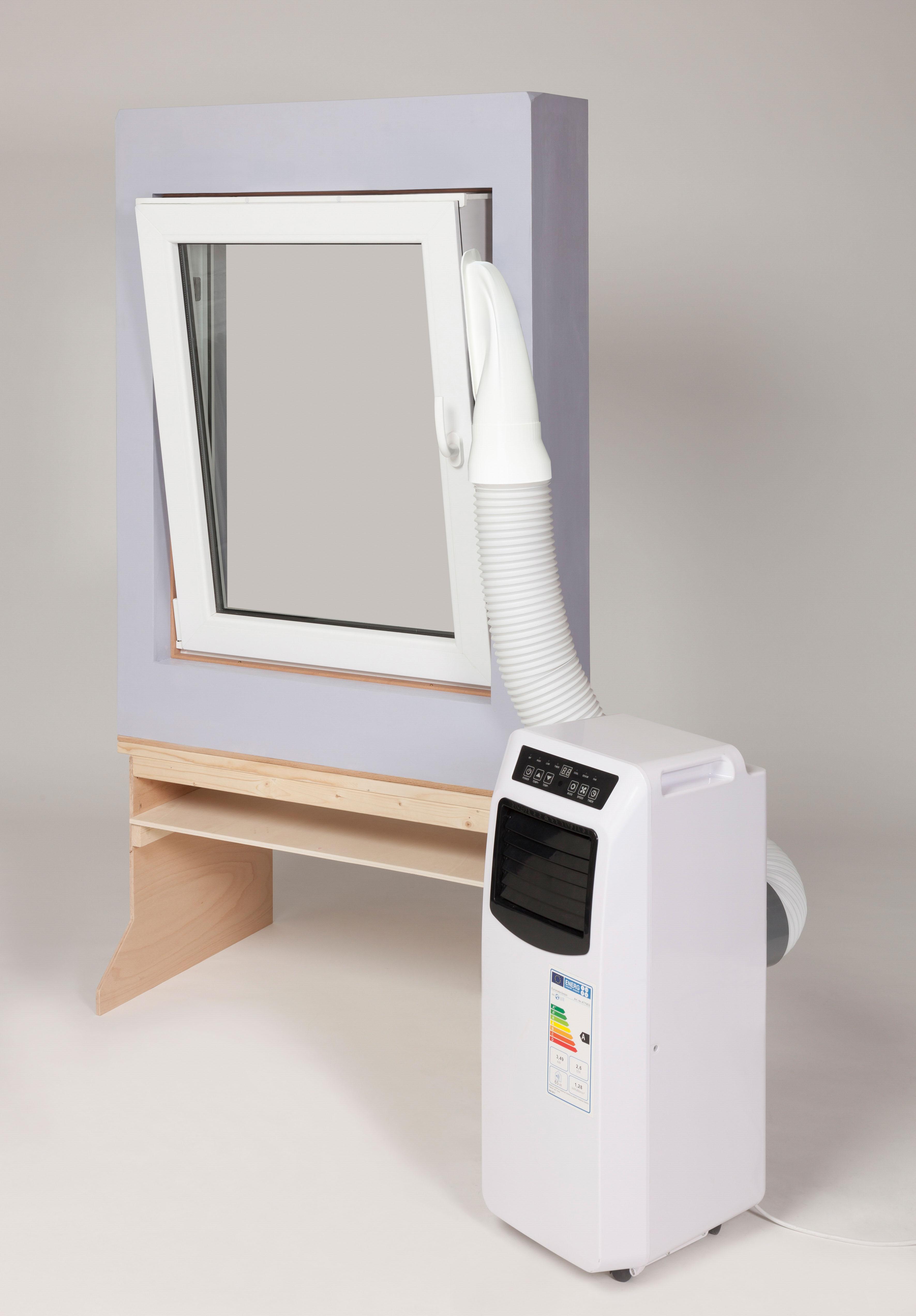 Mobiles Klimagerät am gekippten Fenster | Klimaeinbau